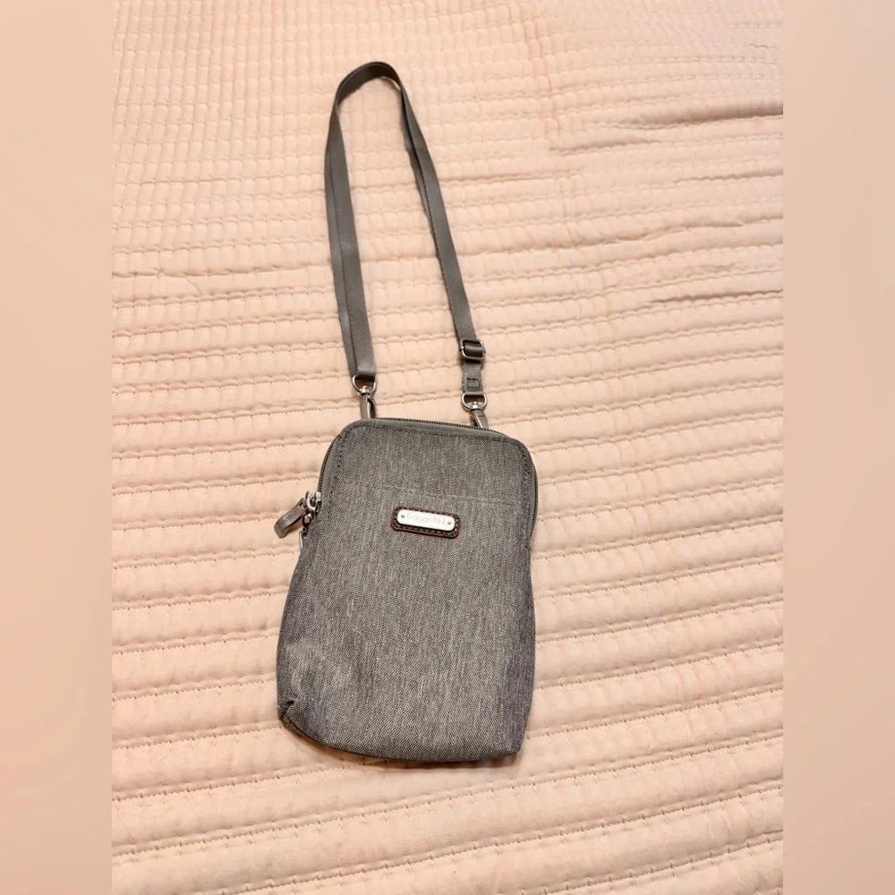 Baggallini Take Two Bryant Mini Crossbody - MISSING WRISTLETexcellent condition - Picture 3 of 11